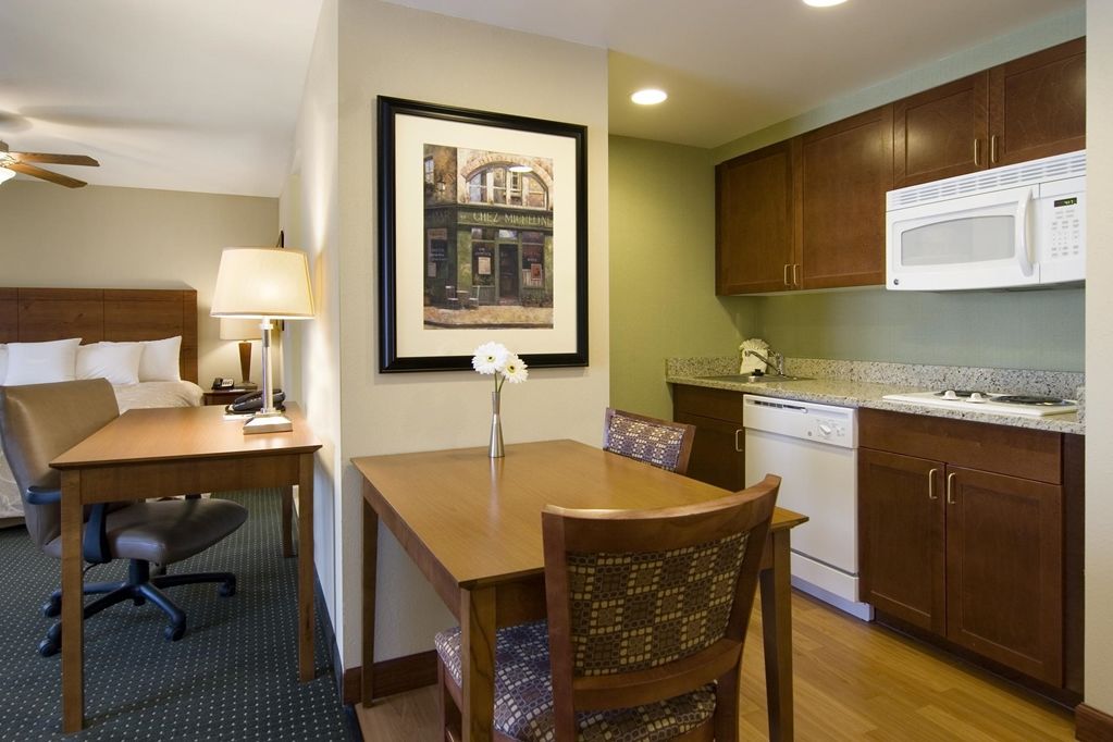 Larkspur Landing Extended Stay Suites St Louis Riverport Maryland Heights Room photo